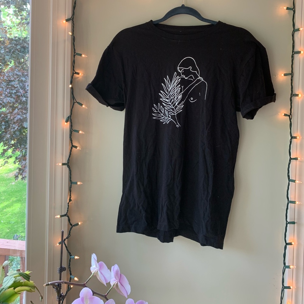 Artsy tee